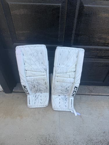 31" CCM Extreme Flex 5.9 Goalie Leg Pads (Used)