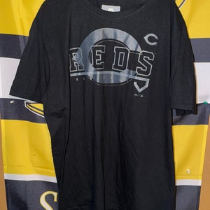 Majestic MLB Baseball Cincinnati Reds Graphic T Shirt Men’s Size XL New No Tags.