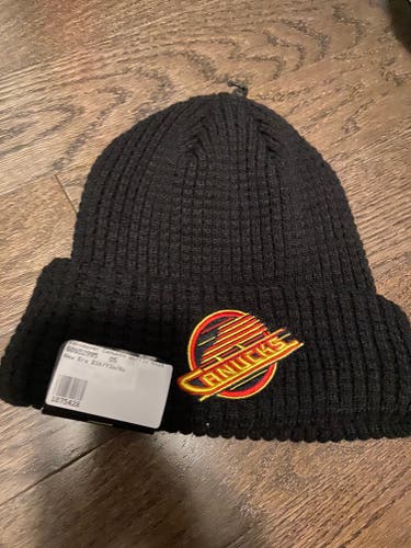 Vancouver Canucks Waffle Knit Hat NWT