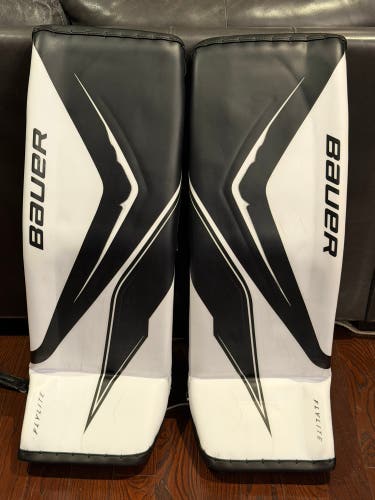 Medium 2025 Bauer FlyLite Goalie Leg Pads (Used)