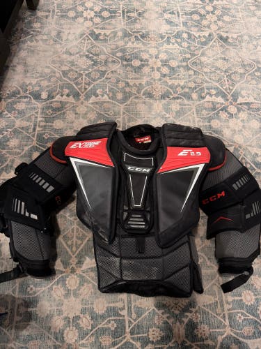 Large CCM Extreme Flex Shield E2.9 Goalie Chest Protector (Used)