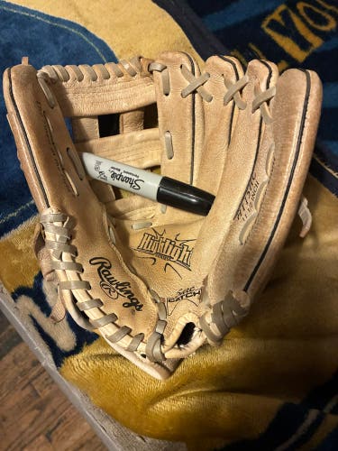 Used Rawlings H115HC Highlight Series Baseball Glove