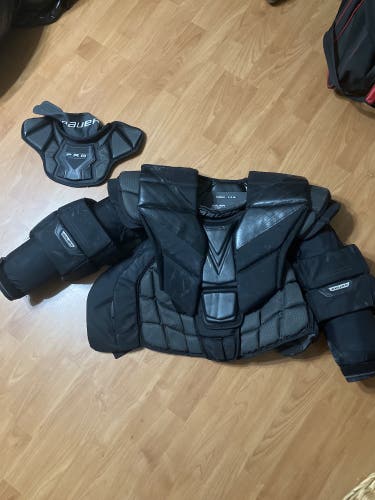 Small Bauer Hyperlite Goalie Chest Protector w/Bauer Pro Neck Guard(Used)