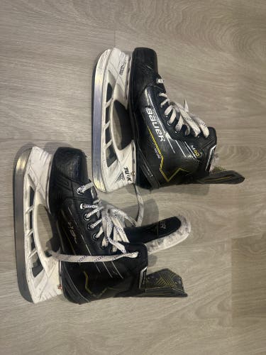 2024 Bauer Supreme M40 Hockey Skates 7.5 (Used)
