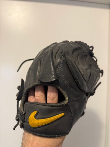 Nike Daisuke Matsuzaka RH Infield Baseball Glove 11.25" (Used)