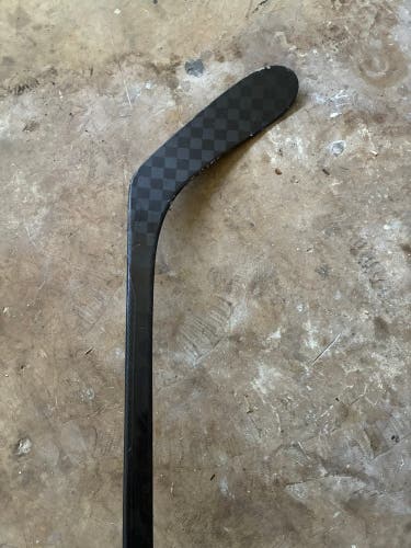 Senior Bauer Nexus Pro League Right Handed Hockey Stick P28 77 Flex