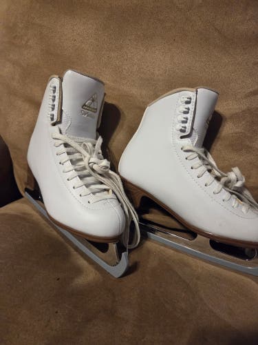 Jackson Ultima Figure Skates C Adult 6 (Used)