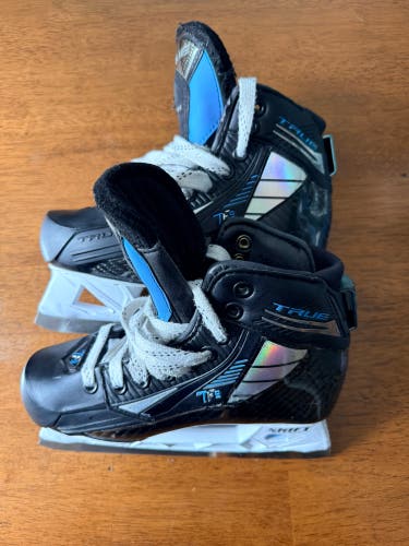 2021 True TF9 Hockey Goalie Skates Regular Width Size 3.5 (Used)