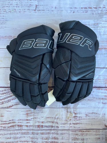 Black Senior Bauer Vapor Flylite Gloves 13" (Used)
