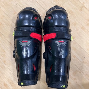 Intermediate Bauer Vapor 3X Shin Pads 13" (Used)