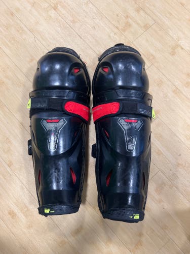 Intermediate Bauer Vapor 3X Shin Pads 13" (Used)