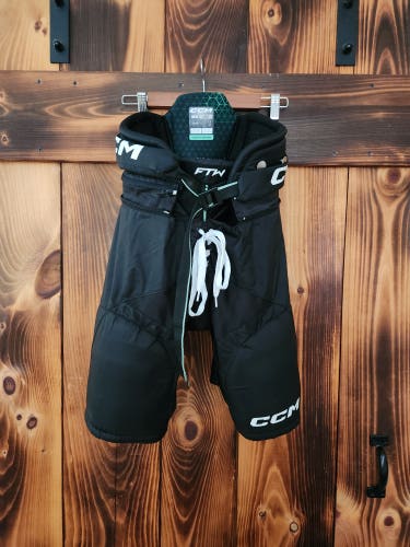 CCM FTW Women's Junior Large Hockey Pants (Used)