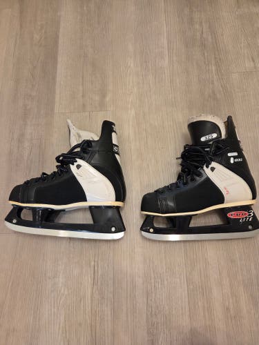 CCM Tacks 325 Hockey Skates Regular Width 8 (Used)