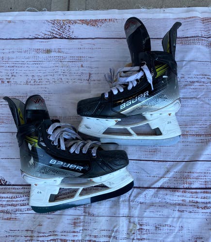 Intermediate Bauer Vapor Hyperlite 2 Hockey Skates 6.5 Fit 1  (Used)