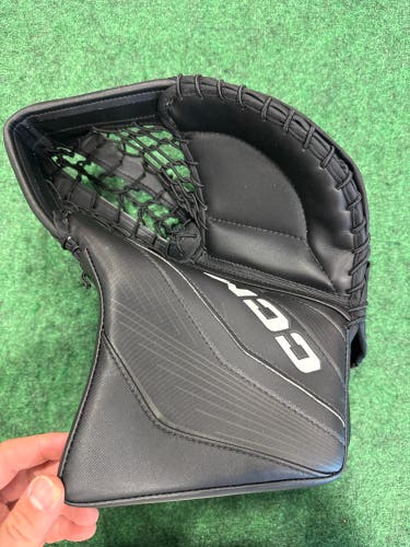 Black Intermediate CCM EFlex 6.9 Goalie Glove Regular (New)