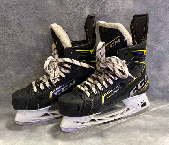 Senior CCM Super Tacks 9380 Hockey Skates Regular Width 7 (Used)