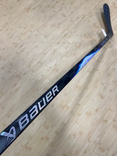 Intermediate Bauer Vapor Flylite Hockey Stick Left Hand P92 55 Flex (Used)