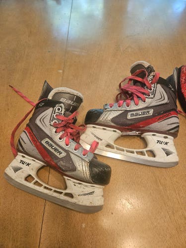 Bauer Vapor X3.0 Jr. Hockey Skates Regular Width (Used)