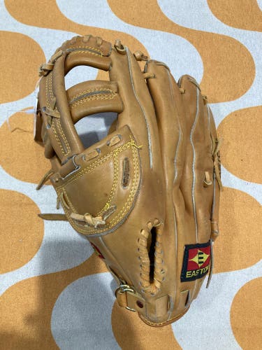 Brown Adult Easton Competitor Series LH Outfield Baseball Glove 13.5" (Used)