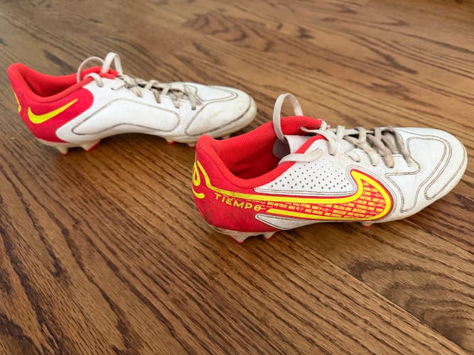 Unisex Size M 6.0 (W 7.0) Nike Cleats (Used)