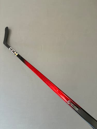 New 65 Flex P88 Senior CCM Ribcor Team (Jetspeed Dress) Right Hand Hockey Stick - Red