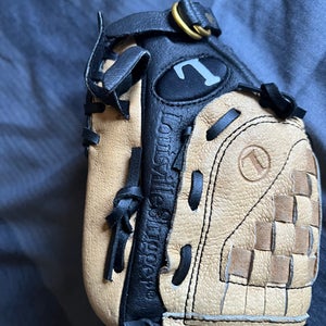 Louisville Slugger RH Baseball Glove 9" (New)