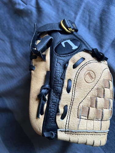 Louisville Slugger RH Baseball Glove 9" (New)