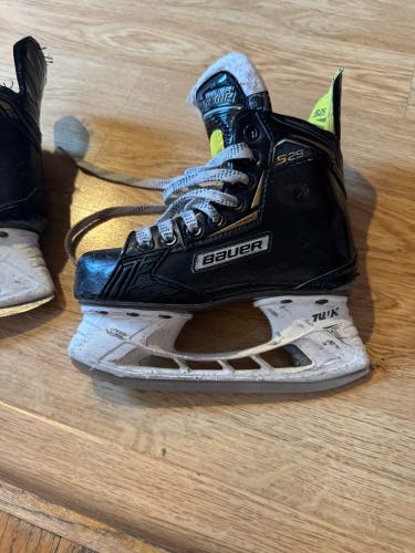Bauer Supreme S29 Hockey Skates Regular Width Size 1 (Used)