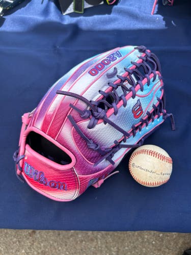 Wilson A2000 RHT OT7 “Snowcone” Model 12.75” Outfield Baseball Glove Trapeze Web