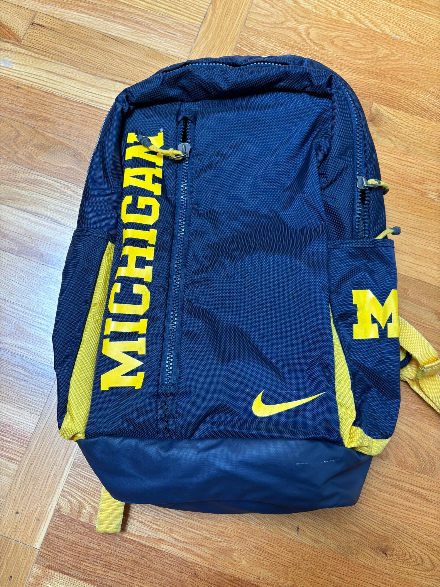 michigan nike backpack NCAA Logo Stripe Action top padded pocket for easy MP3 player access. Nike Michigan Wolverines Team Issued