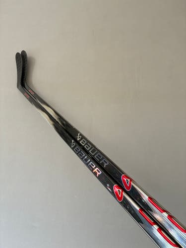 *2 Pack* of New 95 Flex P28 Senior Bauer Vapor League Right Hand Hockey Sticks