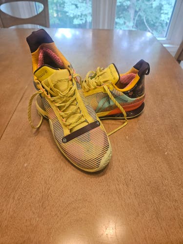 Yellow Men's Size M 10.0 (W 11.0) Adult Li Ning Speed 7 Christmas Edition Shoes (Used)