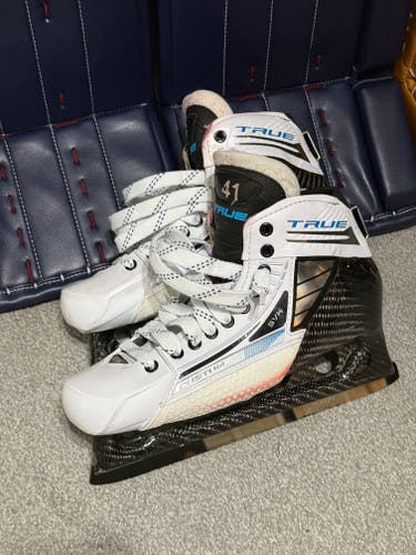 USED True 1 Piece Hockey Goalie Skates Regular Width Pro Stock 9.5 - Wedgewood SVH