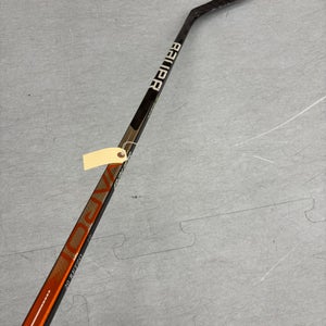 Senior Bauer Vapor Hyperlite Hockey Stick RH P28 77 Flex Pro Stock | 65"