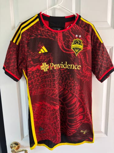 Adidas Seattle Sounders FC Bruce Lee MLS Jersey 2023/24 NWT Men’s L