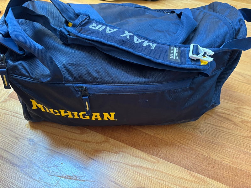 Nike Michigan Wolverines Team Issued Duffle Bag Navy Maize Player Bag