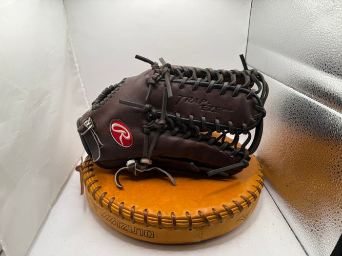 Rawlings RH Outfield Heart of the Hide Baseball Glove 12.75" (Used)