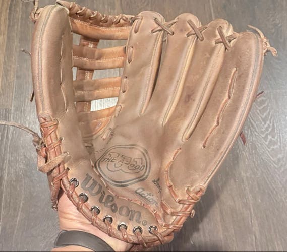 Good Condition Wilson A2000 RH Baseball Glove 12.5" (Used)
