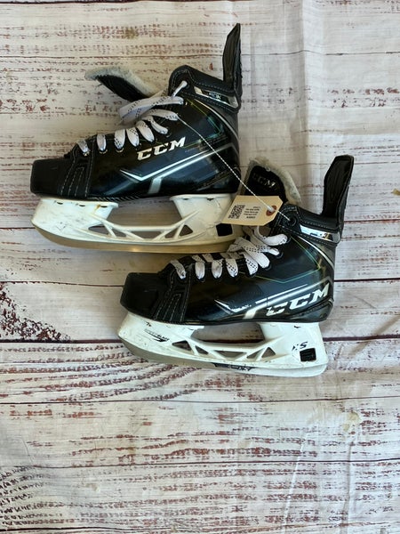 Junior CCM Ribcor 90K Hockey Skates Regular Width Size 3.5 (Used)