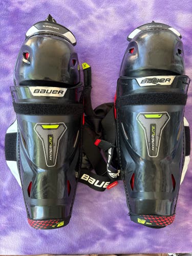 Senior Bauer Vapor Hyperlite Shin Pads 15" (Used)