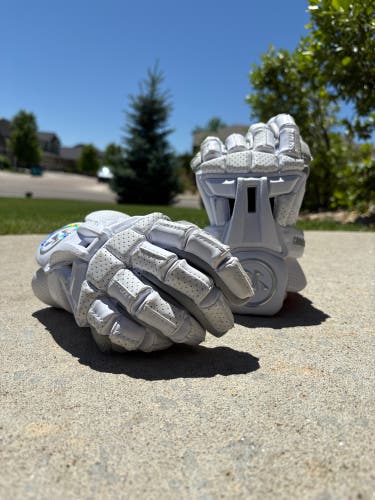 Warrior Burn XP Lacrosse Gloves (Used) – Size Medium