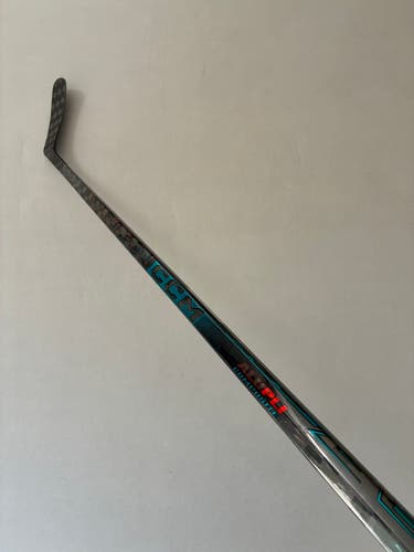 Used 75 Flex P29 + 1/4" Senior CCM Vizion Right Hand Hockey Stick