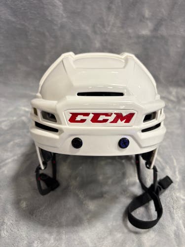 White Medium CCM Tacks 910 Helmet (Used)