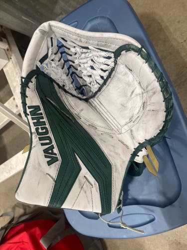 Vaughn Velocity XP pro custom goalie catcher