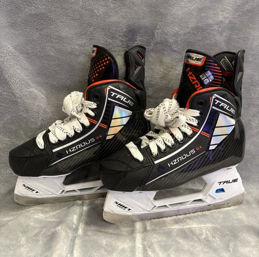 Junior True HZRDUS 9x Hockey Skates Regular Width Size 3 (Used)
