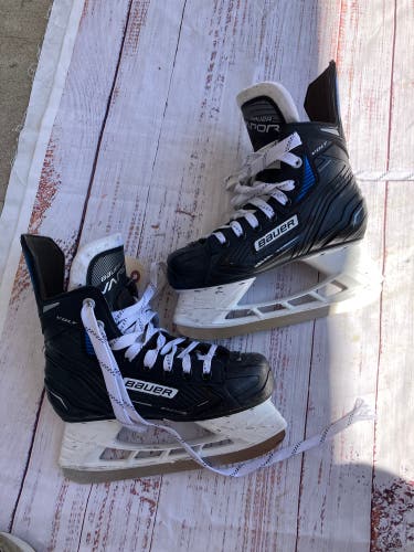 Junior Bauer Vapor VOLT Hockey Skates Regular Width Size 2 (Used)
