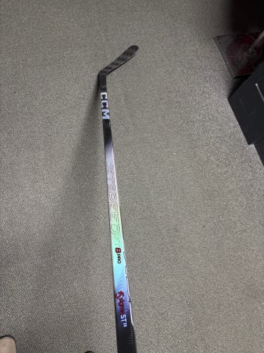 Intermediate CCM JetSpeed FT8 Pro Right Handed Hockey Stick P29 65 Flex