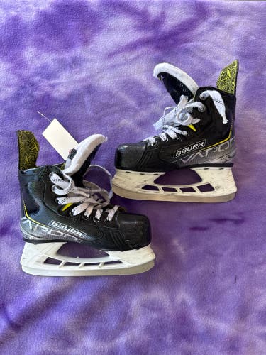 Youth Bauer Vapor 3X Hockey Skates Regular Width 13 (Used)