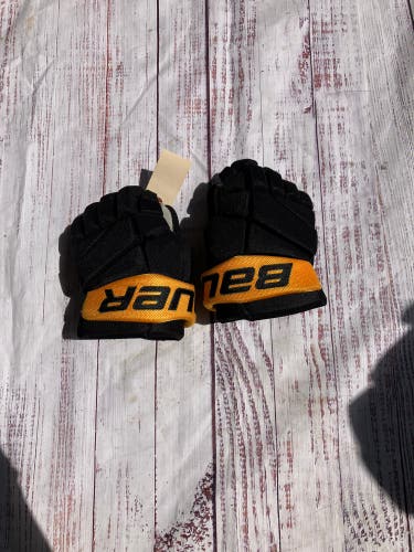 Black Junior Bauer Vapor Elite Gloves 10" (Used)