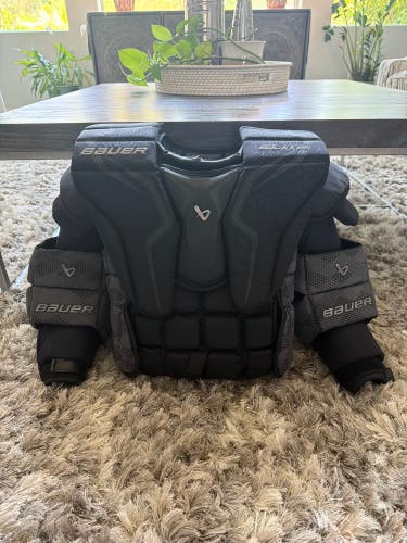 Intermediate Medium 2023 Bauer Elite Goalie Chest Protector (Used)